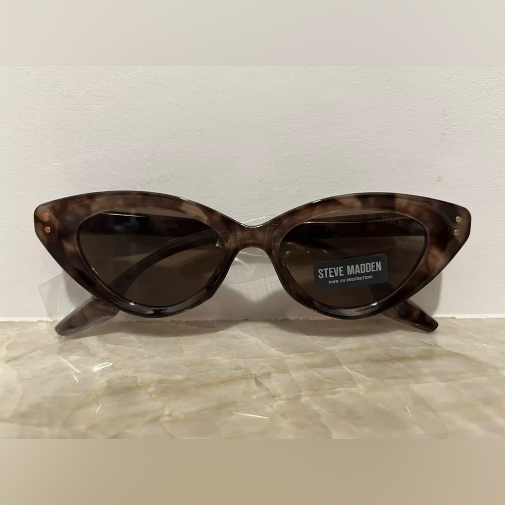 STEVE MADDEN Women's 50mm Tortoise Shell Thick Frame Cat-eye Sunglasses NWT